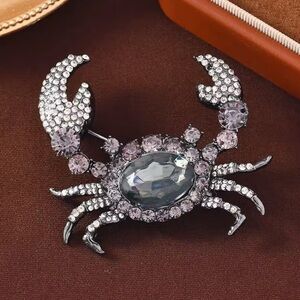 Vintage Black Crab Brooch – Sea-Inspired Glam Look